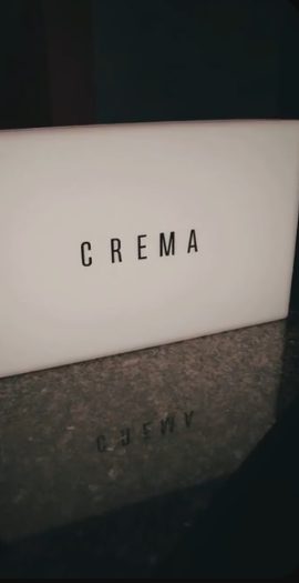 Letrero de Crema en la apertura